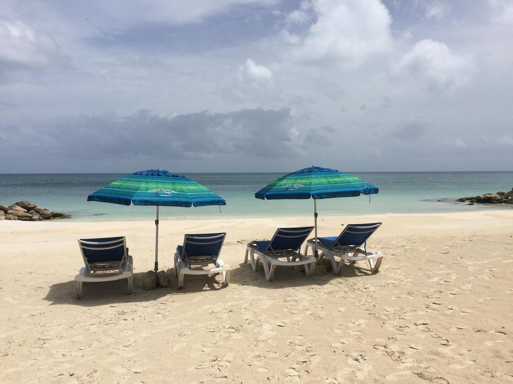 Buccaneer Beach Club Dickenson Bay Extérieur photo
