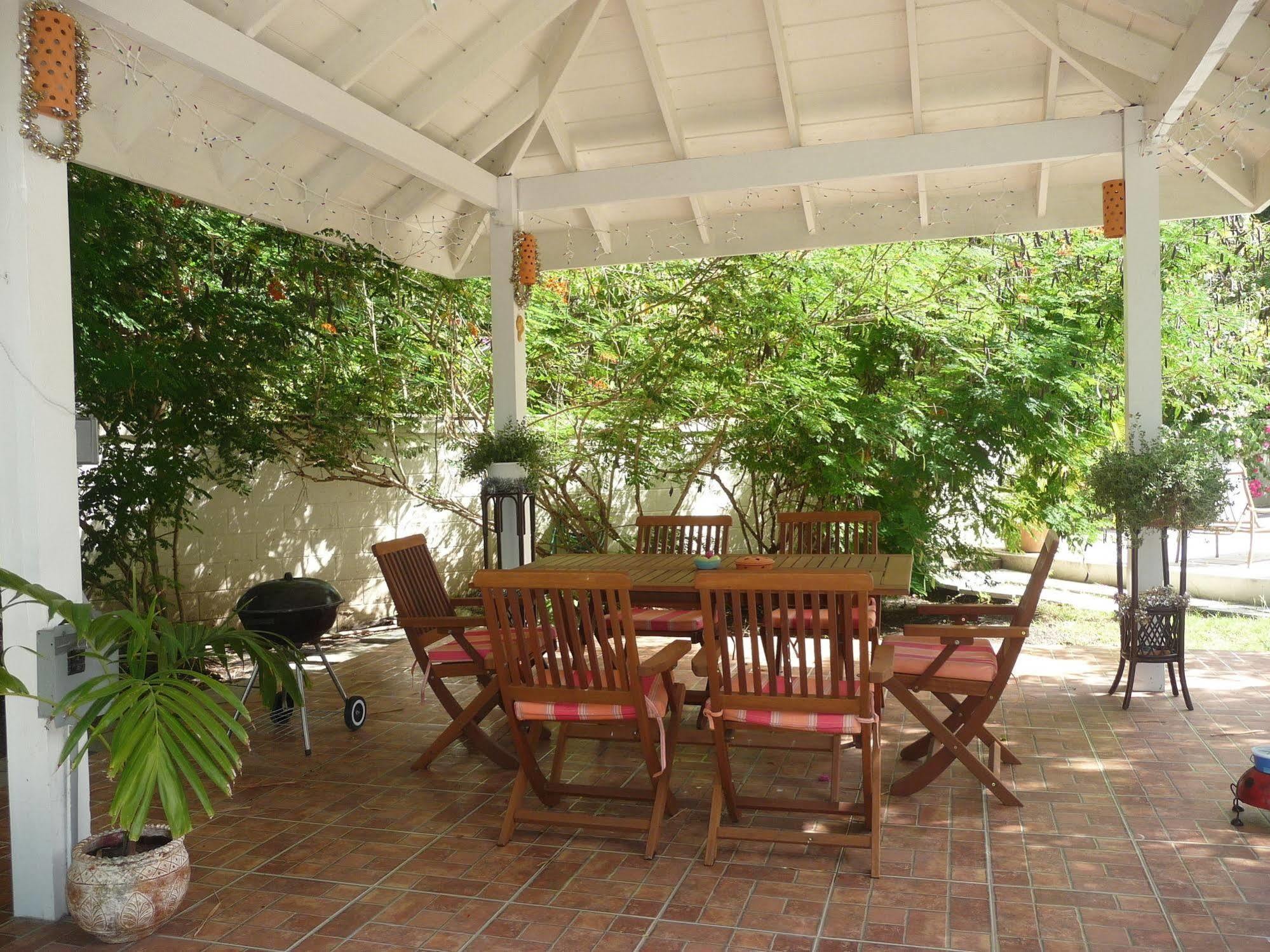 Buccaneer Beach Club Dickenson Bay Extérieur photo